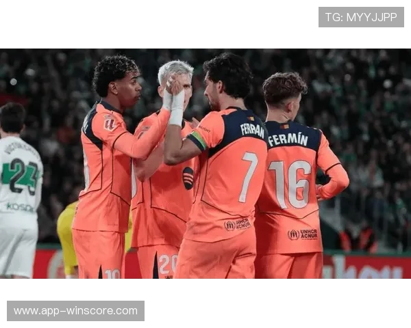 费兰-托雷斯对阵埃尔切两中门框，运气欠佳错失进球